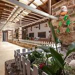 לינה וארוחת בוקר Marigio & Restaurant 4*